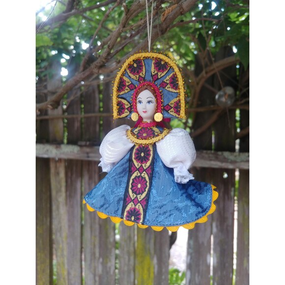 Vintage Traditional Russian Folk Costume Doll Ornament - Picture 2 of 10
